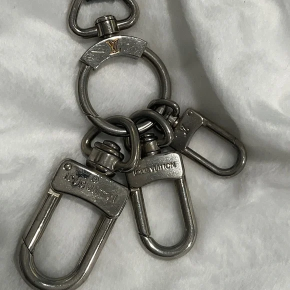 Louis Vuitton Taiga Collier Pochette Cles Neck Strap - Picture 9 of 9